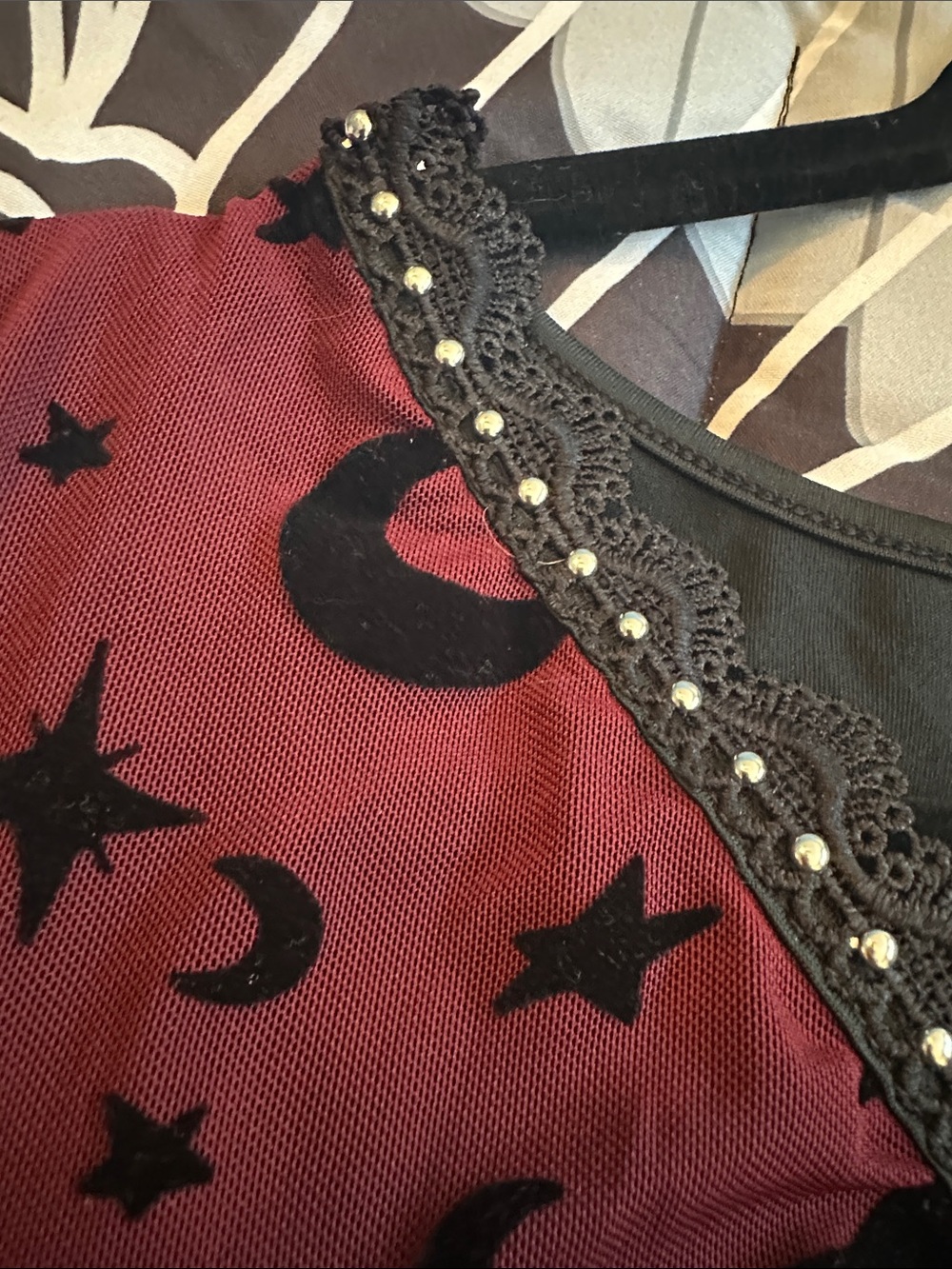 EUC Boho Moon & Star V-Neck Tunic in Burgundy and Black Sz 2X ⭐️ 🌙 ⭐️ - Picture 11 of 11